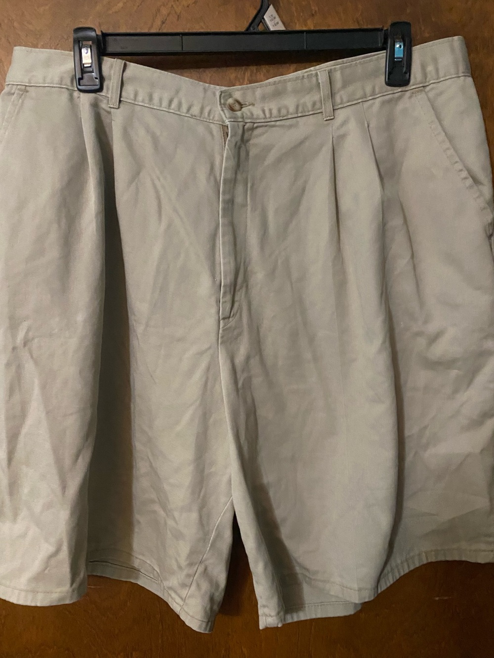 24w women’s khaki dress shorts by chic